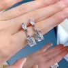 Kolczyki Dangle Luomansi Super Flash 8x10 mm High Carbon Diamond S925 Srebrna biżuteria Damskie przyjęcie weselne Prezent