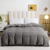 Sängkläder sätter Evich Polyester Gray Seersucker Material Comforter för 3st High-End Aktuell säsongskudde och täcktäckning