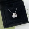 Version haute originale 1to1 Collier de marque Vancefe Collier Clover CNC Précision Platé 18K Gol Full Diamond Pendant clavicule Concepteur de haute qualité Collier