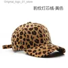 Caps de bola feminino de inverno chapéu de leopardo padrão veludo feminino chapéu de beisebol botão de chapéu de hip hop acessórios de algodão puro q240408