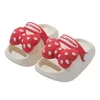 Pantoufle 2024 Childrens pantoufles mignonnes Cartoon garçons filles Summer Beach Shoes Fashion Polka Dot Bowknot Kids Causal Open-Toe Home Slippers 2448