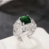 حلقات الكتلة Huitan Ladys Ladys لحفل الذكرى السنوية لحفلات الزفاف Full Bling Iced Out Green Cz Rings Silver Color Moms Gift New Jewelry240408