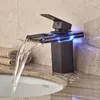 Banyo Lavabo muslukları LED açık kare cam şelale havzası musluk yağı ovulmuş bronz mikser vanity Torneira Banheiro Cozinha