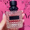 Akcesoria modowe Urodzone w perfumach Romów Donna Zapach Eau de parfum dla kobiet 3,4 uncji 100 ml sprayu kolońskiego długoterminowy dobry zapach Nutki kwiatowe spray perfum