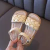 Slipper Chaussures pour tout-petits Girl Summer Traided Vacation Square Toe Toe mignon Sandales beige jaune 21-36 PU Cuir Fashion Kids Sliders 2448