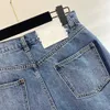 2024 무료 배송 파란색 직선 느슨한 고급 버튼 활주로 Denim 짧은 여자 청바지 디자이너 여성 짧은 바지 4084