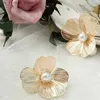 Charm Luxury Gold Color Camellia Flower Pearl Statings para mujeres Fashion Korean Fiesta de fiesta simple Joya delicadizo Regalos INS240408