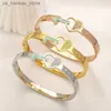 Bracelets de charme 2023 Bracelettes de luxe Bracelets neufs bracelets en métal plaqué 18K Bracelet en métal 2023 Gifts Heart Bangle Conçu pour les femmes Fashion Love J Y240416WGN007XY