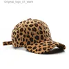 Caps de bola feminino de inverno chapéu de leopardo padrão veludo feminino chapéu de beisebol botão de chapéu de hip hop acessórios de algodão puro q240408