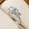 クラスターリングHuitanシンプルなスタイリッシュなブライダルウェディングリングと輝かしいCubic Zirconia Love Proposal Engagement Rings Trendy Jewelry240408