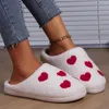 Chaussures de marche en forme de coeur en peluche fermée les pantoufles antidérapantes à glissière Maison de dessin thermique plat