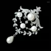 Brosches Elegant Light Luxury Natural Fresh Water Pearl Fringe For Women Dress Coat Designer Brooch Pins smycken Tillbehör