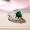 حلقات الكتلة Huitan Ladys Ladys لحفل الذكرى السنوية لحفلات الزفاف Full Bling Iced Out Green Cz Rings Silver Color Moms Gift New Jewelry240408