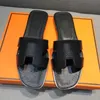 Женские тапочки Дизайнерская сандальная мода Slide Slide Luxury Shoes для женщины -тапочка кожа резиновая плоская пласть Sandale Summer Beach Shoes Loafer Желтые дно Слайдеры DHGATE