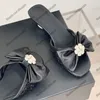 Sandalias de mujer Slip On Slippers Diseñador de encaje Toe Slingbacks Destino Damas con Bowknot Camellia Flower Mules Girls Summer Classic Outdoor Beach Zapato