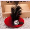 Hondenkleding Pet Accessories Engeland Style Hat Hair Clip met Feather Diamond Hairpin Supplies 5,5 cm