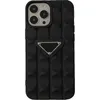 Caisses de téléphone portable Femme Designer Luxury iPhone Case Fashion Phonasases 14 13 12 11 Pro 4 Couleurs Curbe Surface Phoncase Q240408