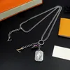 Europe America Style Style Chain Shell Collier Bracelet Men Silver Colour Finish Metal Gravé V initiales Conch Pendant Bijoux Set M01495 M1227A M01488