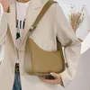 Bolsa retro bolsa de grande capacidade feminina primavera 2024 Moda coreana feminino largo ombro Mensageiro Underxul