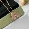 Version haute originale 1to1 Collier de marque Vancefe Collier Clover CNC Précision Platé 18K Gol Full Diamond Pendant clavicule Concepteur de haute qualité Collier