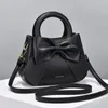 Kvällspåsar Autumn Säljer kvinnor 2024 All-Match Sweet Handbag Bow Daily Texture Trend One-Shulder Messenger Bag Women