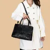 Elegant retro handväska för kvinnor-Stylisk tygväska med stor kapacitet för medelålders damer, enkla axelväska