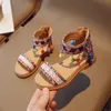 Etnisk stil enkla barn romerska skor mjuka andningsbara lägenheter öppna tå barn skor icke-halkflickor sandaler gladiator 240319