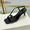 Sandalen 2024 Zomer Suede Square Toe dunne hoge hak Vrouwen glijden op Peep Fashion Pumps Brand Sexy Runway Ladies