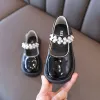 Sneakers 2022 Spring New Girls Leather Shoes Kids Fashion Cute Pearls Rhinestone Princess Shoes Children's Anti Slip Flat Shoes G590