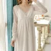 Vêtements de nuit pour femmes Perspective de nuit Kimono Robe de chambre de chambre garantie Lace Lace Hollow Out Chightgown With Breast Tams Sleep Sleep Robe