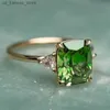 Anelli a grappolo Huitan Gold Color Green Cubic Zirconia Rings Donne semplici ed eleganti Anni per anni di matrimonio Femmine Anelli femminili Nuovi gioielli alla moda240408