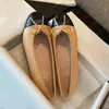 Designer schoenen Paris merk Beige Black Ballet Flats Sandaalvrouwen gewatteerd echte lederen slip op ballerina luxe ronde teen dames ballerina jurk boot schoenen