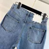 2024 무료 배송 파란색 직선 느슨한 고급 버튼 활주로 Denim 짧은 여자 청바지 디자이너 여성 짧은 바지 4084