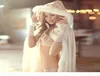 Livraison rapide 2017 Cape à capuche Cape Blanche White Ivory Fur Coat mariage Bolero Femmes Veste d'hiver Long Mariage Cloaks Accessoires 1886670