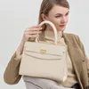 Bola elegante e versátil da primavera para mulheres - bolsa de passageiros da moda e minimalista com grande capacidade, ombro e desgaste de crossbody