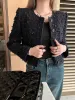 Pequena jaqueta feminina feminina 2023 Primavera e outono Novo pescoço redondo fora do ombro de manga longa Casaco feminino de luxo