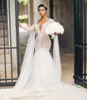 2022 Arabic Aso Ebi sexy lussuoso abiti da sposa sirena abiti da sposa Abito da sposa a V Neck Illusione Illlusione in pizzo abiti cristalli di perline con Cape3008951