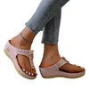 Kvinnor Summer Sandaler Öppna Toe Beach Shoes Flip Flops Kilar Bekväma tofflor Söta sandaler PLU -storlek 35 ~ 43 Chaussure Femme 240403