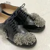 Scarpe eleganti per spilli di metallo decorazioni floreali donne in pelle nera pompe in stile britannico lace-up con scarpa