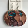 ダングルイヤリングファッションヴィンテージ木製ディスク男性女性女性塗装アフリカの頭両面印刷誇張された宝石ギフト