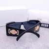 Maintenant des lunettes de soleil designer Classic Surdimensize Eyeglass Goggle Outdoor Beach Sun Sunes For Man Woman Mix Color Facultatif Triangulaire Signature Good