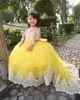 Gul med vita applikationer Girls Pageant Dresses Princess A Line Off Axla Longeple med Big Bow Sash Back Flower Girl Dress Kids Birthday Party Gowns BC18502