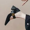 2023 Spring Femmes Mary Jane Chaussures Talons hauts Robe Black Faux Suede Pumps Gold Backle Square Toe Shoe Boat Shoot 1056N 240329