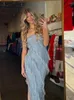 Casual Dresses Women Ruffle Sexig rygglös stropplös skiktad maxi klänning mode ärmlös delad 2024 kvinnliga chic gata bodycon robes