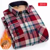 Chemises décontractées pour hommes Grands tailles Vêtements pour hommes Fleece Winter Coton Flanelle épaisse robe chaude Shirt Forme à manches longues