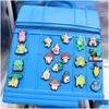 Pièces de chaussures Accessoires en gros 100pcs PVC Colorf Frog Chat Chample Rabbit Animaux Boucle Décorations pour enfants Charmes Button Button Bog B Dhcyl