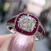 Ringos de cluster Huitan Bright Red Cubic Zirconia Rings Wedding for Women Unique Design Engagement Anniversary Party Rings Luxury Rings Jewelry240408