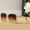 Designer avec des lunettes de soleil de chaîne et d'emballages pour femmes luxueuses miroirs décoratifs de couleur claire