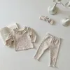 Kläderuppsättningar 8866 Baby Set 2024 Spring and Autumn Floral Girl's Suit Lotus Leaf Collar Top Pant Hair Band Three-Piece