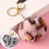 Keychains Leopard Pompom Chain de porte-clés fausse fourrure en peluche Keychain rond rond de balle de balle à anneau sac à an